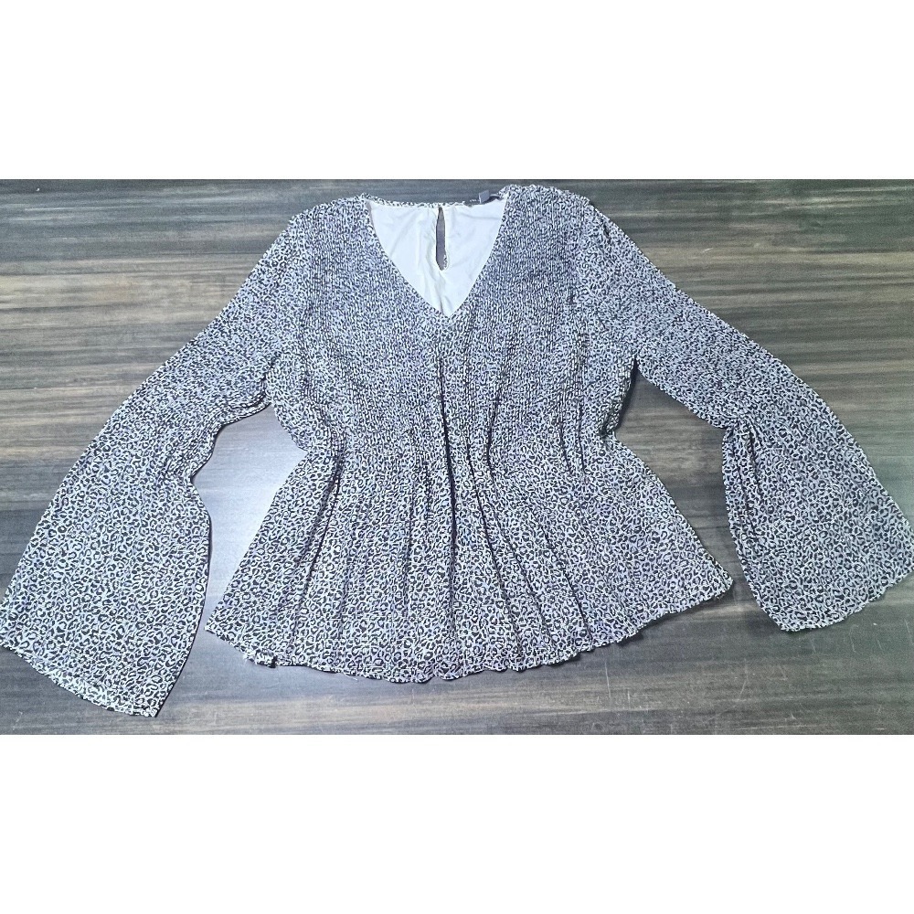 The Limited Blouse Bell Sleeve Leopard Print V-Neck Top Size L